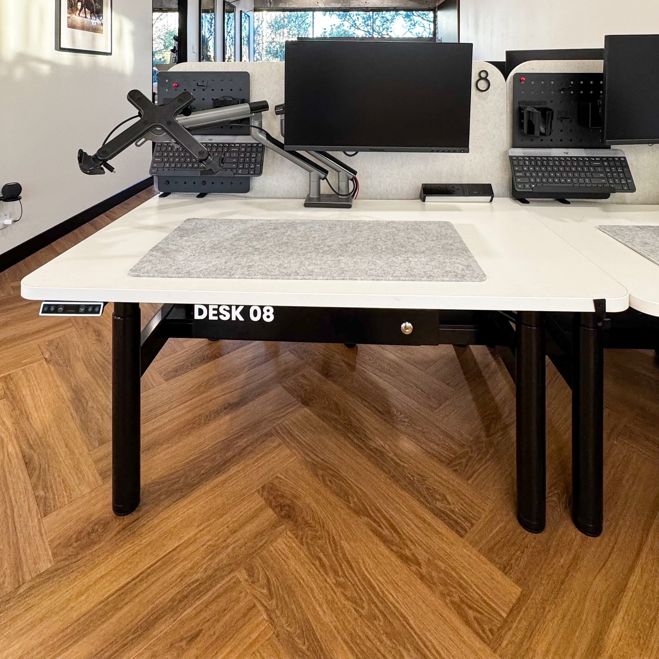 Daily Casual Hot Desk